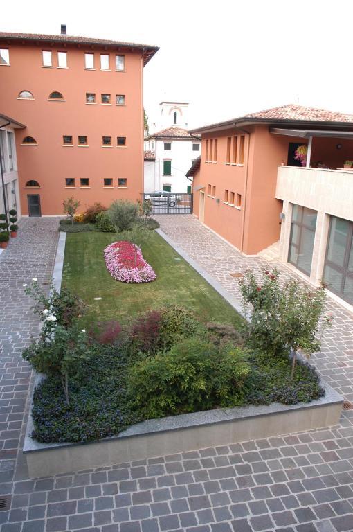 Pilgrim'S Hotel Cicognolo Екстериор снимка
