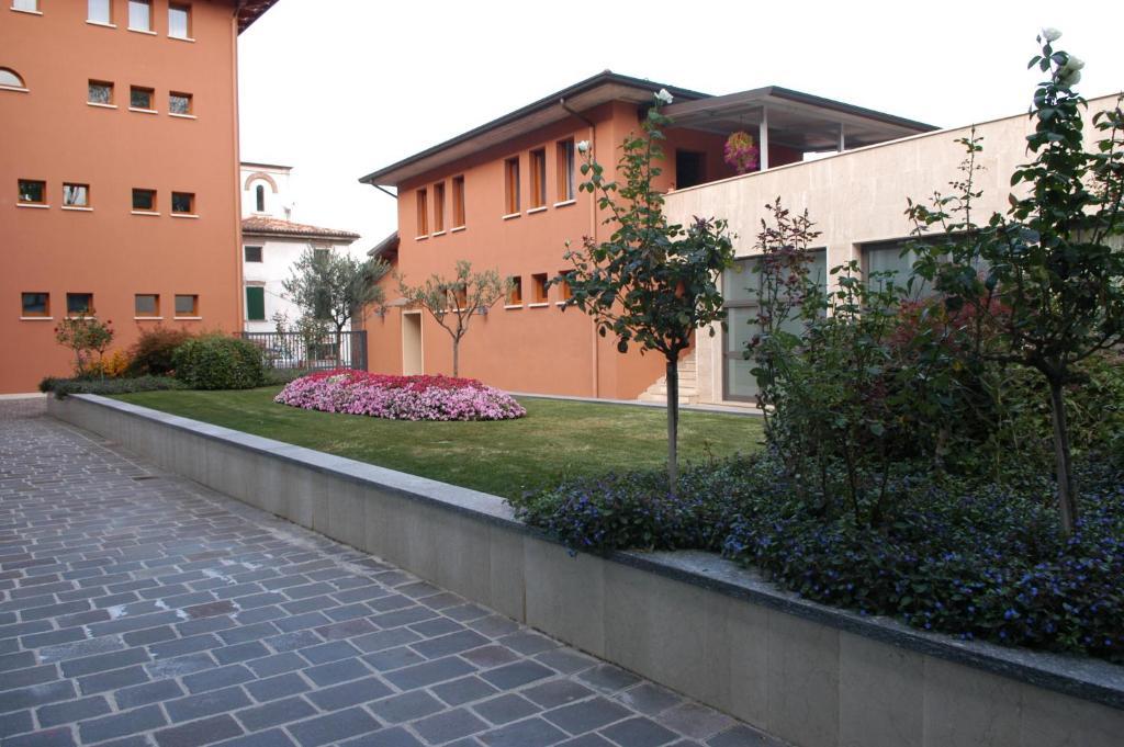 Pilgrim'S Hotel Cicognolo Екстериор снимка
