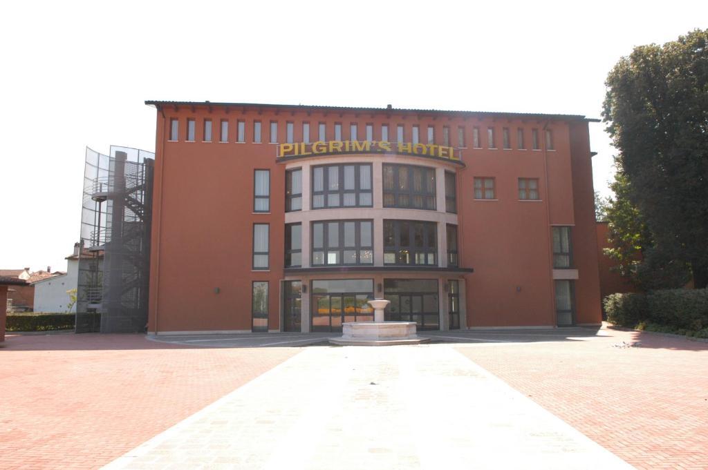 Pilgrim'S Hotel Cicognolo Екстериор снимка