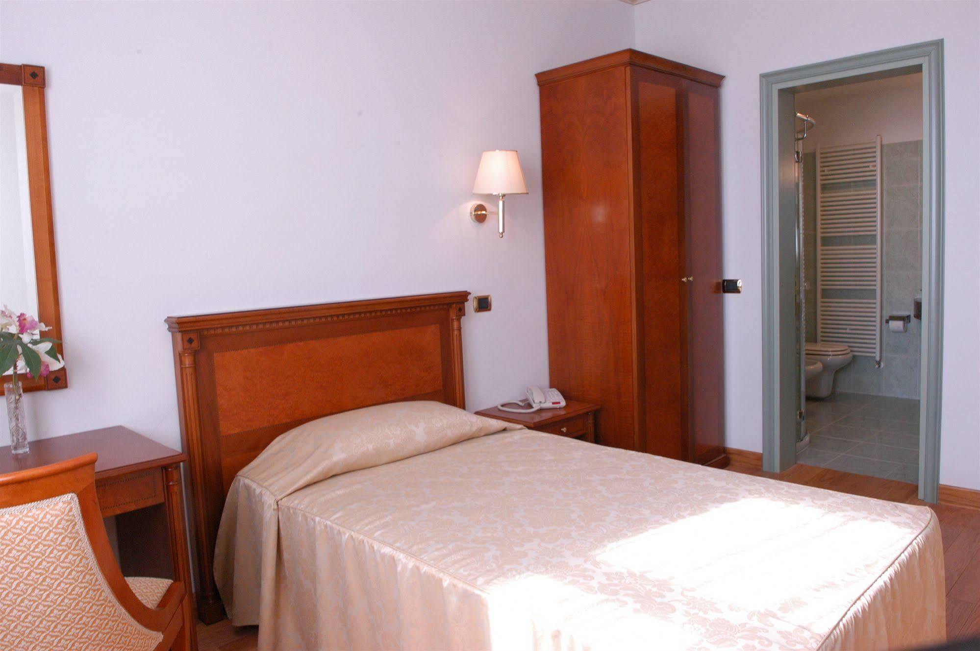 Pilgrim'S Hotel Cicognolo Екстериор снимка