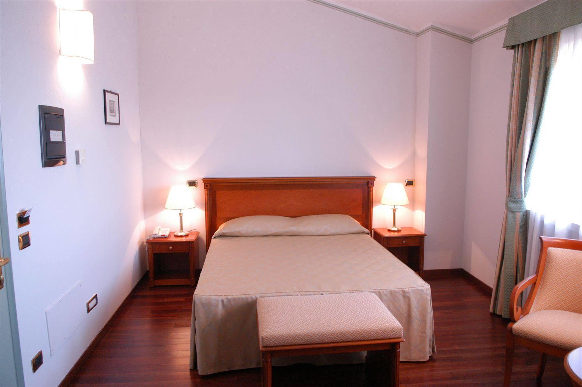 Pilgrim'S Hotel Cicognolo Екстериор снимка