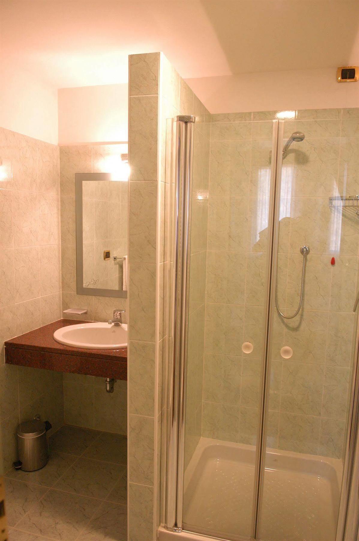 Pilgrim'S Hotel Cicognolo Екстериор снимка