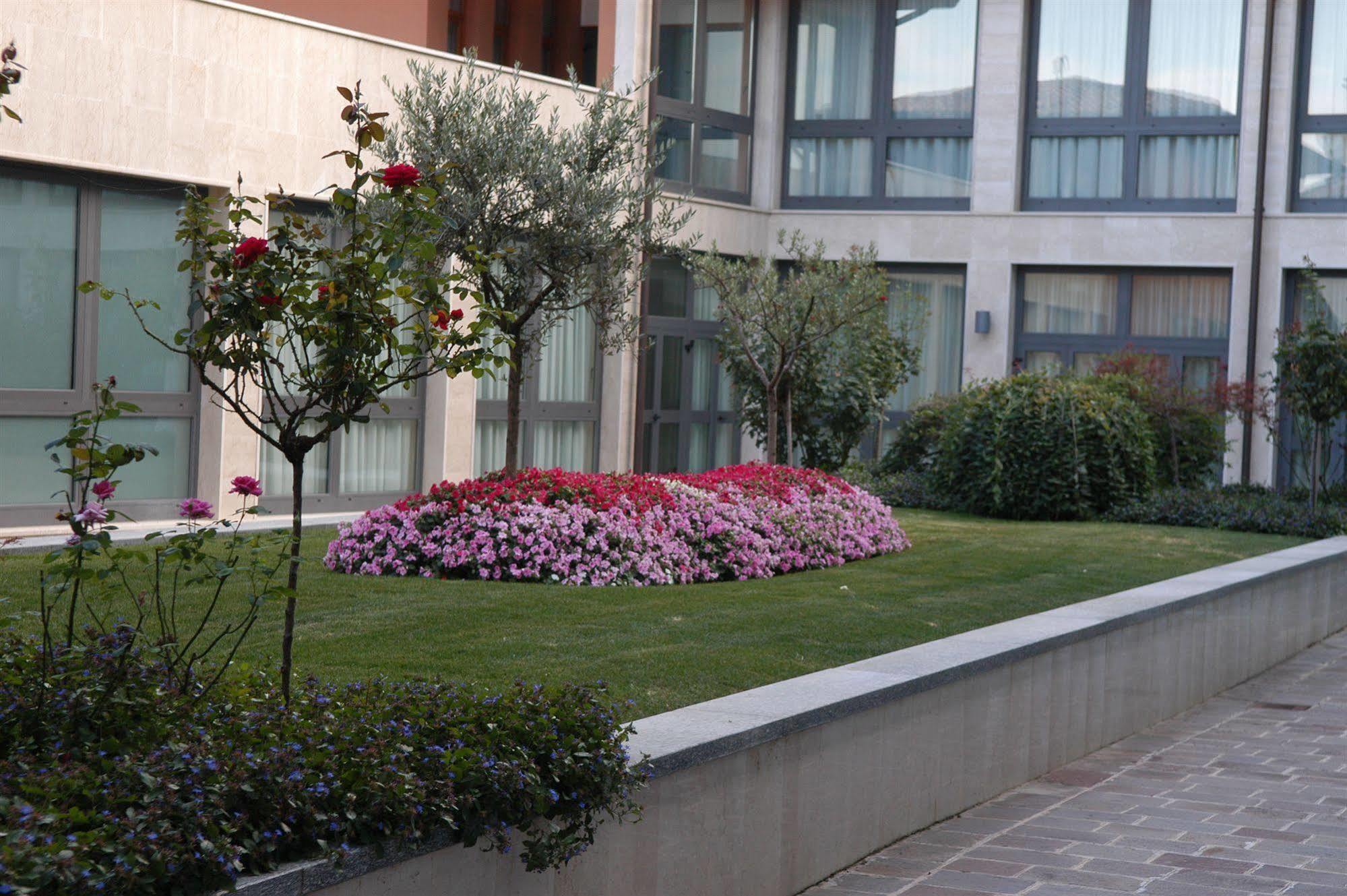 Pilgrim'S Hotel Cicognolo Екстериор снимка